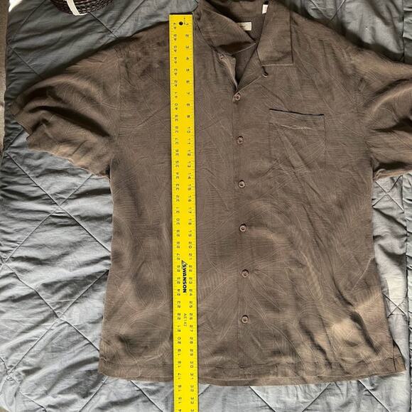 Tommy Bahama Short-sleeve Button-up Collared Shirt with Palm Tree Print. XL. - Picture 10 of 11